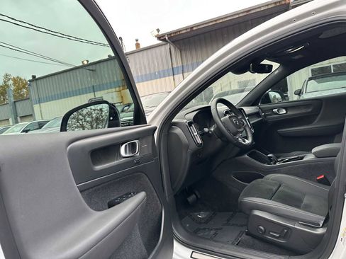 Certified 2023 Volvo C40 P8 Recharge Ultimate image 18