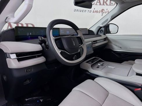 New 2026 Lincoln Navigator Reserve AWD/4WD image 10