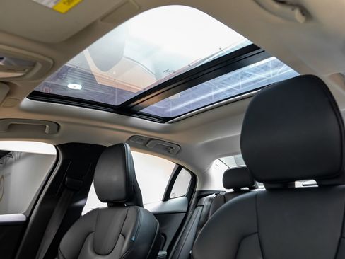 Used 2024 Volvo S60 B5 Core image 5