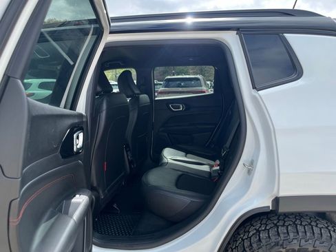 Used 2025 Jeep Compass Trailhawk AWD/4WD image 27