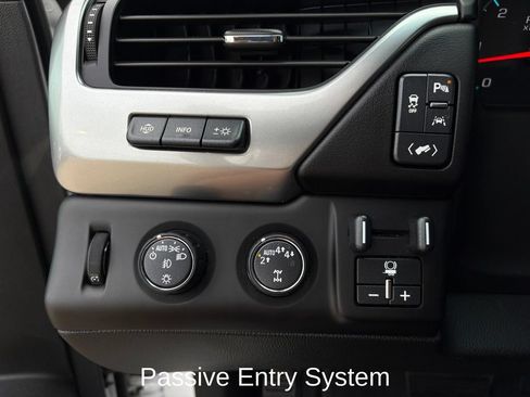 Used 2020 Chevrolet Tahoe Premier w/ RST 6.2L Performance Edition AWD/4WD image 18