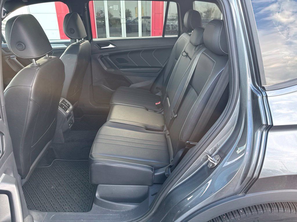 Used 2024 Volkswagen Tiguan SE R-Line w/ MDO Package, Two-Row AWD/4WD image 9