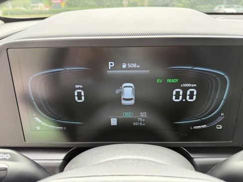 Certified 2025 Kia Niro LX FWD image 15