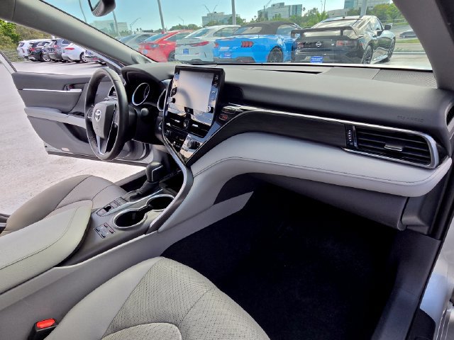 Used 2022 Toyota Camry XLE FWD image 27