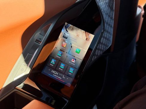 Used 2023 BMW i7 xDrive60 w/ Executive Package 2 image 26