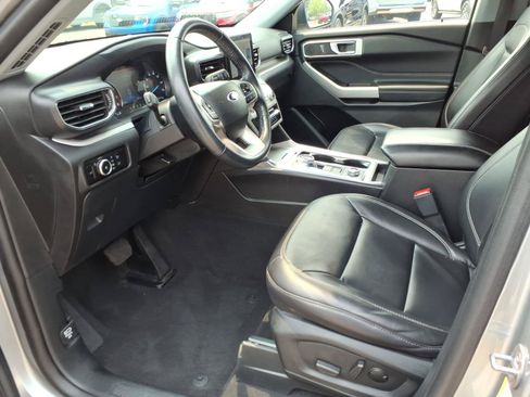 Used 2023 Ford Explorer XLT w/ Equipment Group 202A AWD/4WD image 11