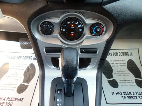Used 2015 Ford Fiesta SE image 14