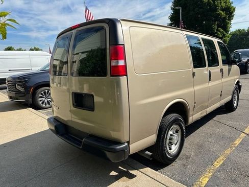 Used 2017 Chevrolet Express 2500 RWD image 5