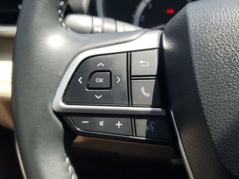 Used 2023 Toyota Highlander XLE AWD/4WD image 13