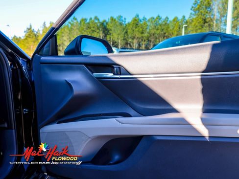 Used 2024 Toyota Camry SE image 10