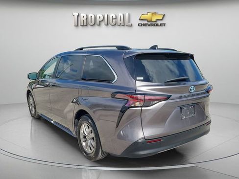Used 2023 Toyota Sienna XLE image 2