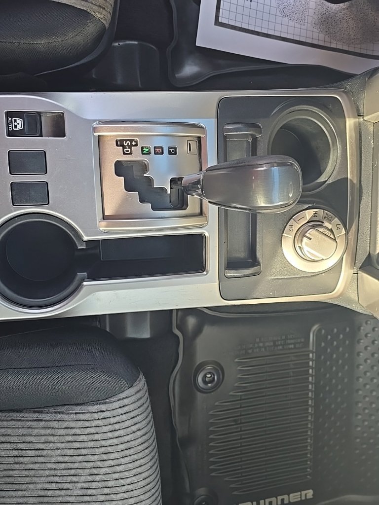 Used 2018 Toyota 4Runner SR5 AWD/4WD image 15