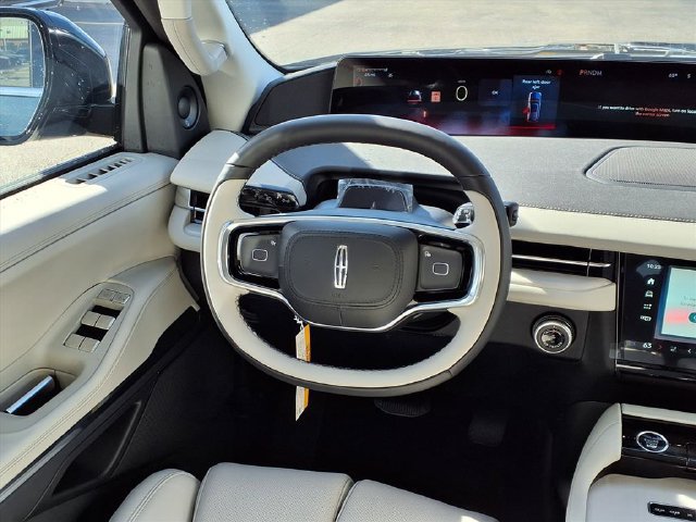 New 2026 Lincoln Navigator Premiere AWD/4WD image 12