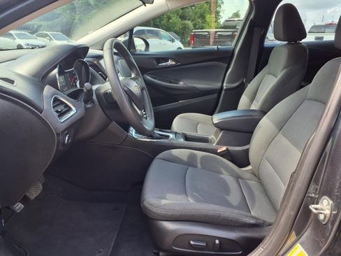 Used 2018 Chevrolet Cruze LT w/ Convenience Package image 12