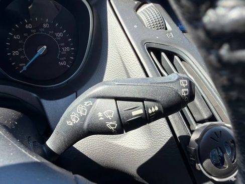 Used 2017 Ford Focus SE w/ Cold Weather Package FWD image 35