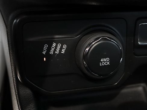 Used 2023 Jeep Renegade Latitude w/ Sun & Fun Group image 33