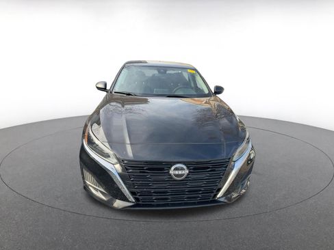 Used 2025 Nissan Altima 2.5 SV image 2