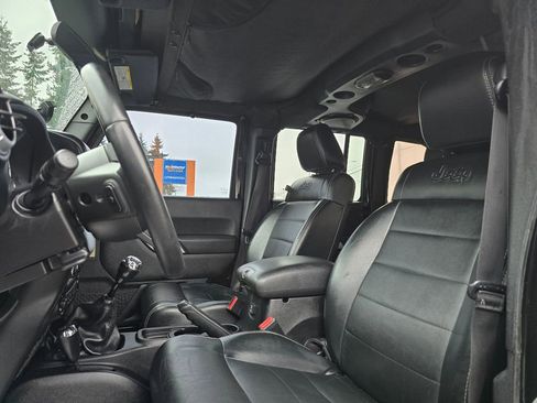 Used 2012 Jeep Wrangler Unlimited Rubicon w/ Connectivity Group image 20