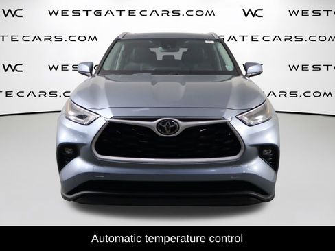 Used 2023 Toyota Highlander XLE FWD image 2