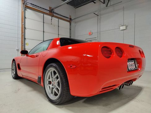 Used 2004 Chevrolet Corvette Z06 w/ Memory Package RWD image 21