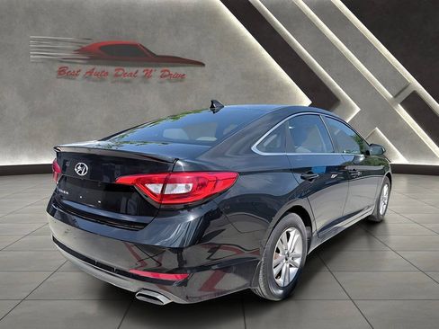 Used 2017 Hyundai Sonata SE FWD image 2