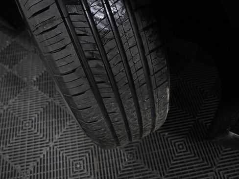 Used 2019 Chevrolet Equinox LT w/ Driver Convenience Package image 30