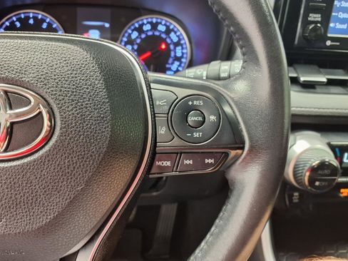 Used 2021 Toyota RAV4 XLE Premium FWD image 21