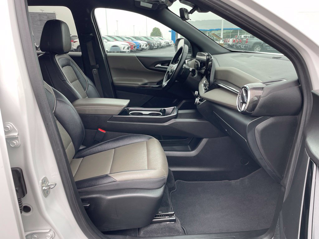 Used 2025 Chevrolet Equinox LT w/ Convenience Package II AWD/4WD image 27