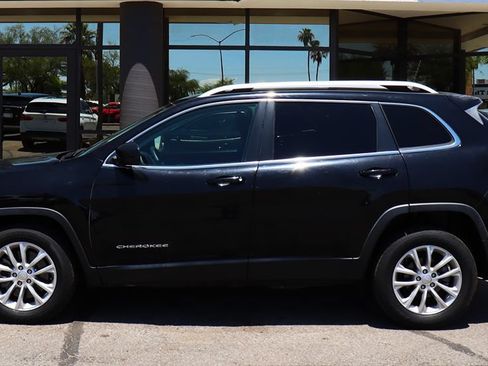 Used 2019 Jeep Cherokee Latitude w/ Popular Appearance Group FWD image 8