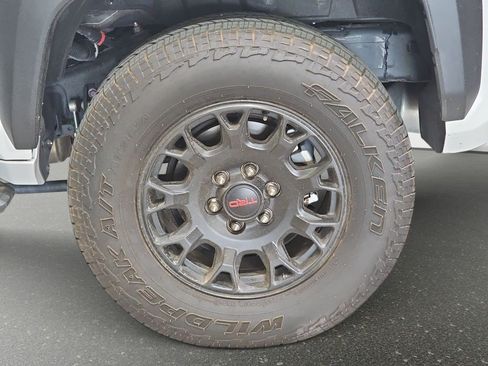 Used 2025 Toyota 4Runner TRD Off-Road Premium w/ Tow Technology Package AWD/4WD image 35