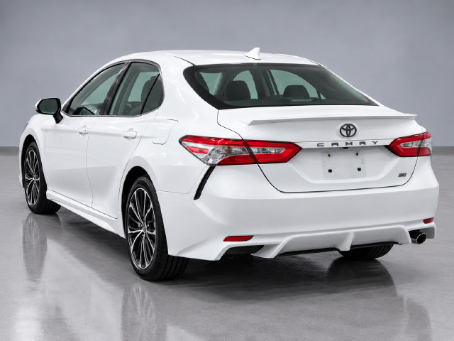 Used 2020 Toyota Camry SE FWD image 2