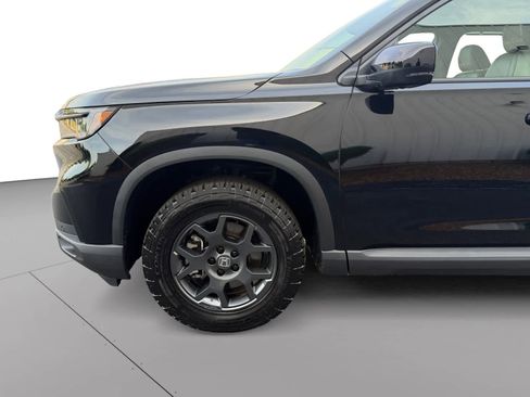 Used 2025 Honda Pilot TrailSport image 19