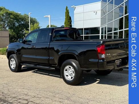Used 2022 Toyota Tacoma SR AWD/4WD image 5