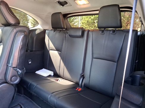 Used 2023 Toyota Highlander XLE FWD image 11