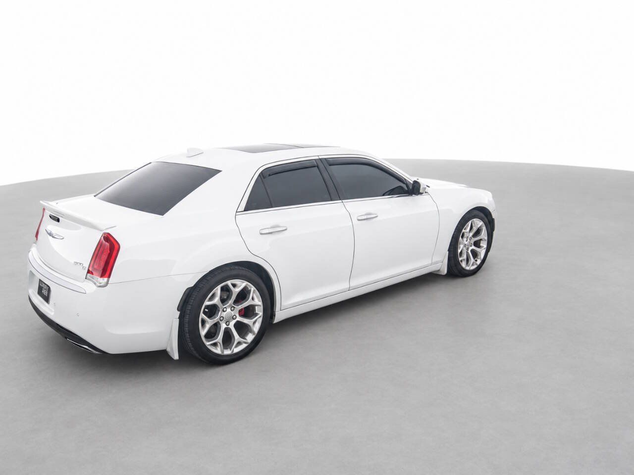 Used 2017 Chrysler 300 C Platinum w/ Safetytec Plus Group RWD image 5