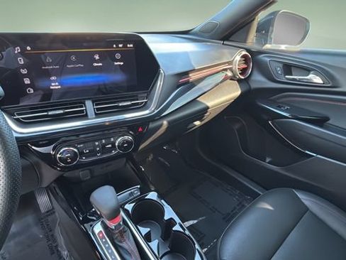 Used 2025 Chevrolet Trax RS w/ Driver Confidence Package FWD image 24