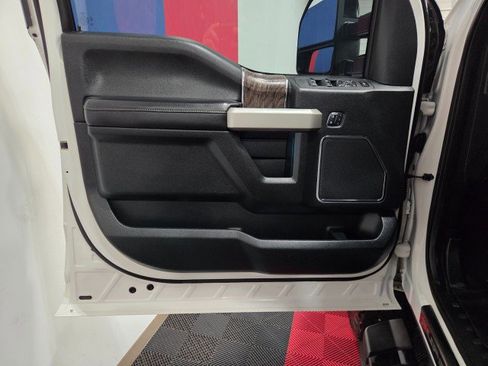 Used 2019 Ford F250 Lariat w/ Lariat Ultimate Package image 34