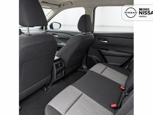 Used 2024 Nissan Rogue SV FWD image 14