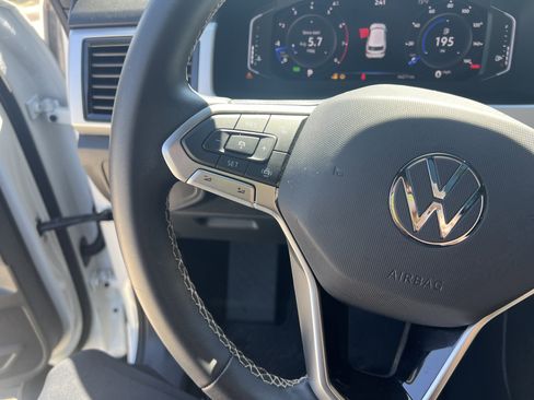 Used 2022 Volkswagen Atlas Cross Sport SE w/ Panoramic Sunroof Package image 18