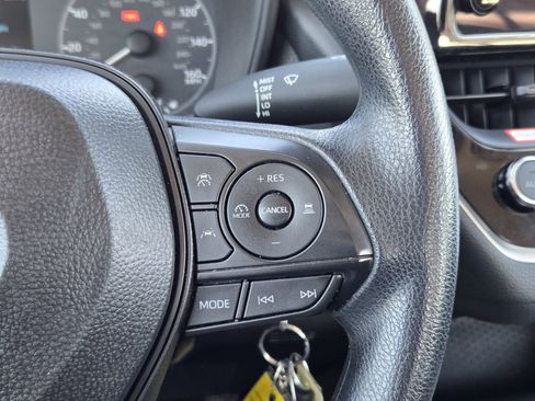 Used 2025 Toyota Corolla LE image 29