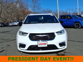 New 2026 Chrysler Pacifica Select video 2