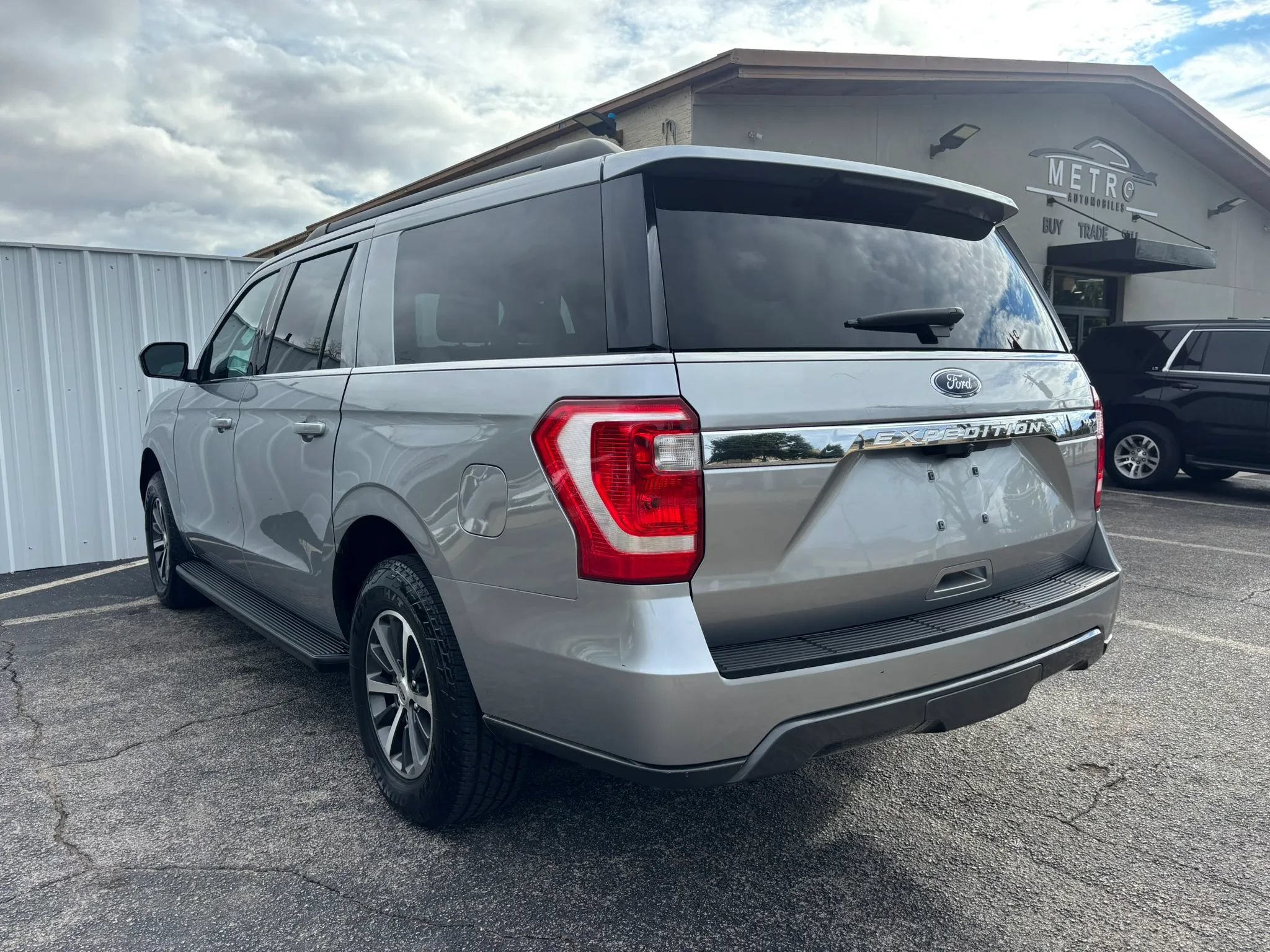 Used 2021 Ford Expedition Max XL AWD/4WD image 3