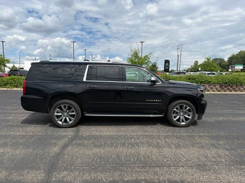 Used 2017 Chevrolet Suburban Premier AWD/4WD image 16