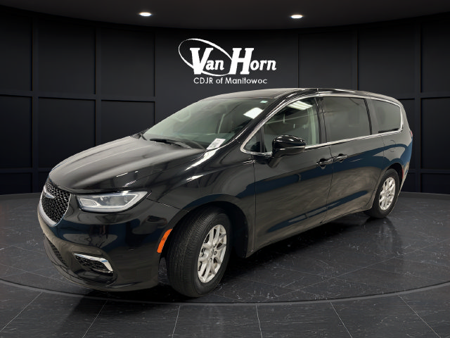 Used 2024 Chrysler Pacifica Touring-L FWD image 3