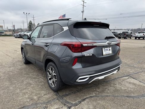 Used 2021 Kia Seltos EX image 3