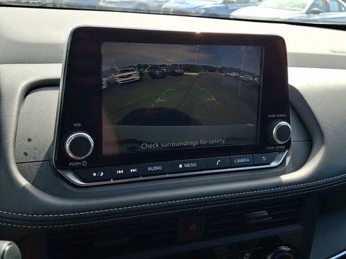 Used 2025 Nissan Rogue S FWD image 22