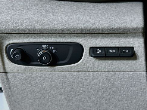 Used 2022 Buick Envision Essence w/ Technology Package I FWD image 17