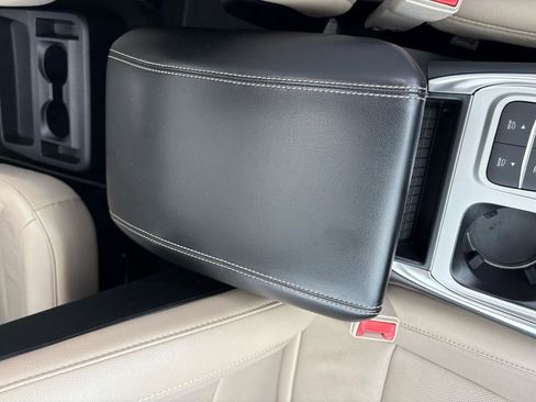 Used 2020 Ford Explorer Limited image 30