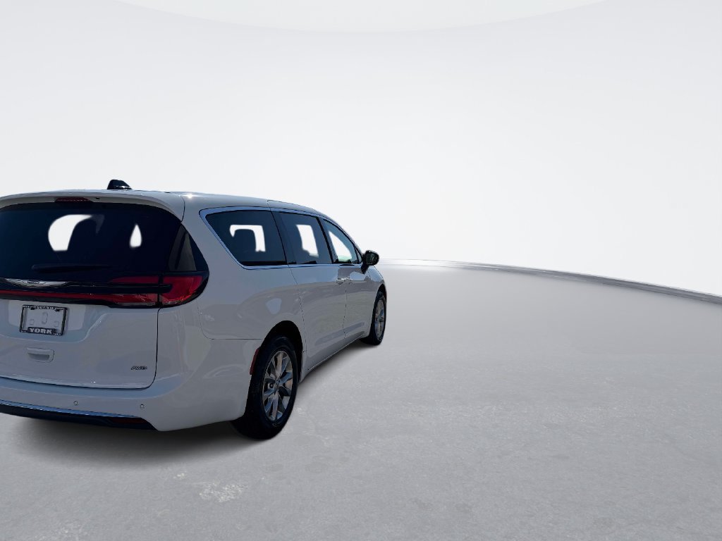 Used 2024 Chrysler Pacifica Touring-L AWD/4WD image 5