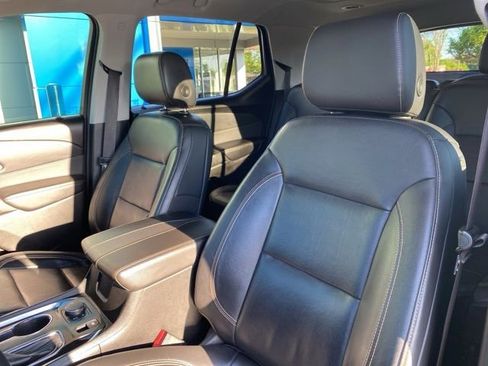 Used 2021 Chevrolet Traverse Premier w/ Redline Edition FWD image 18